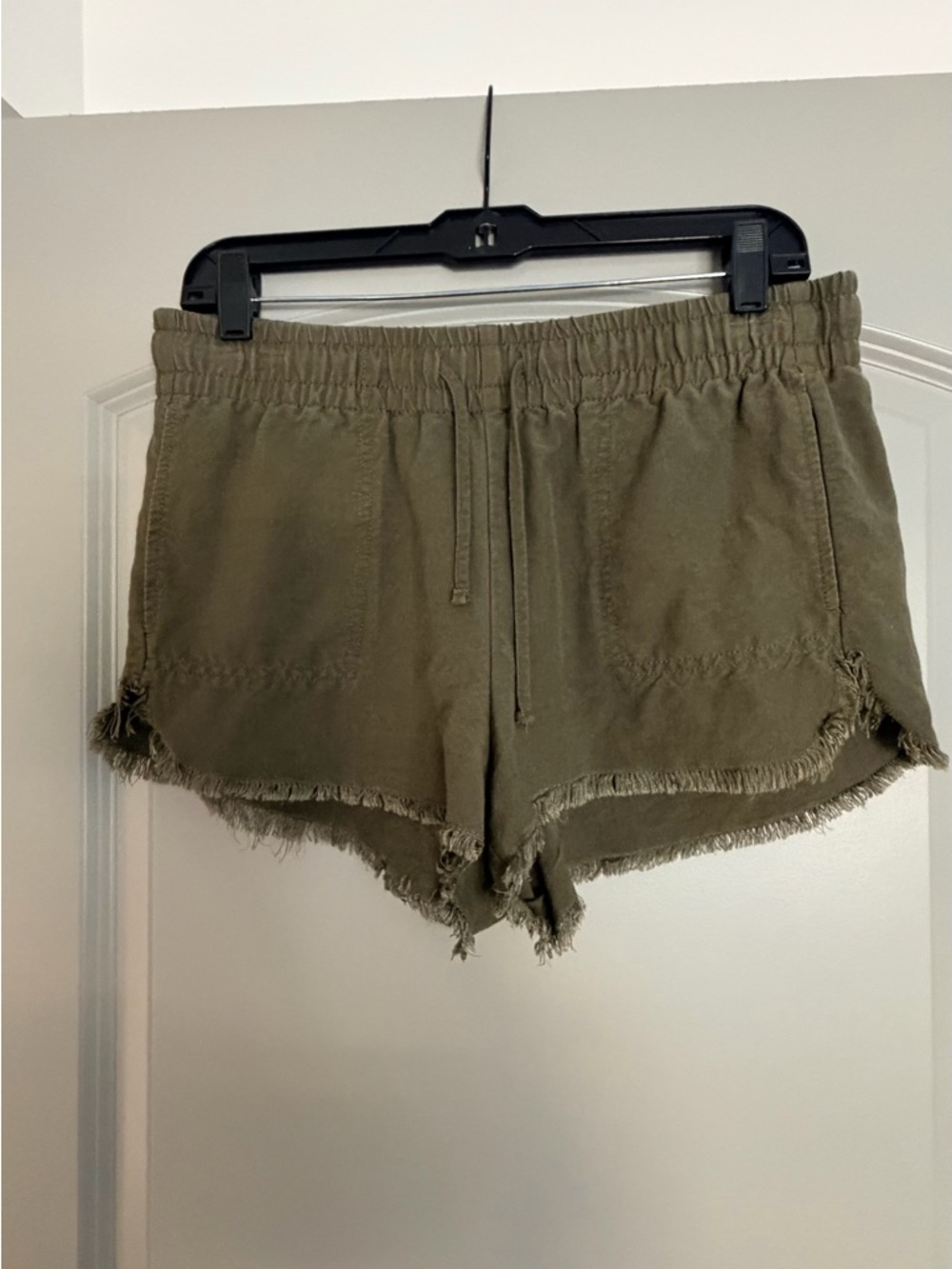 Olive Green Express Frayed Hem Women’s Casual Shorts
